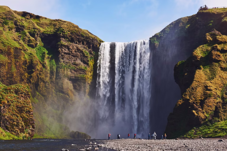 Cascada Skógafoss en el sur de Islandia