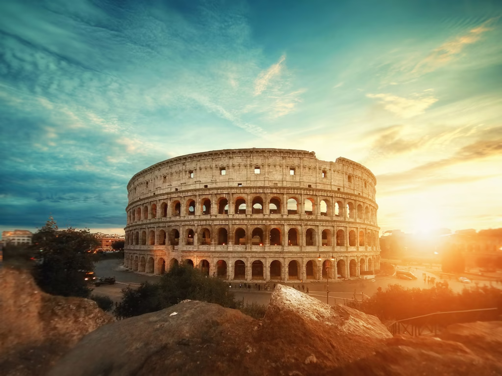 Coliseo al amanecer, Roma, Italia