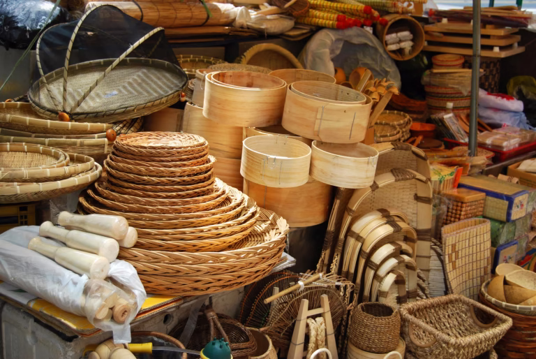 Bambuskörbe auf einem asiatischen Markt